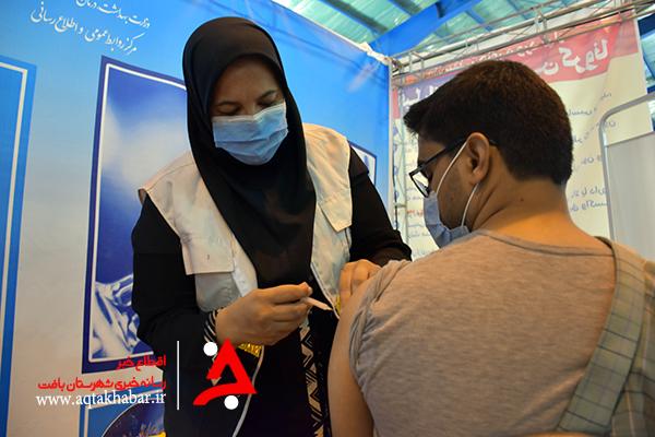 تزریق واکسن کرونا در مرکز واکسیناسیون بسیج پزشکی در کرمان