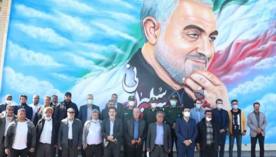دیوارنگاری امامین انقلاب و سردار سلیمانی در رفسنجان رونمایی شد