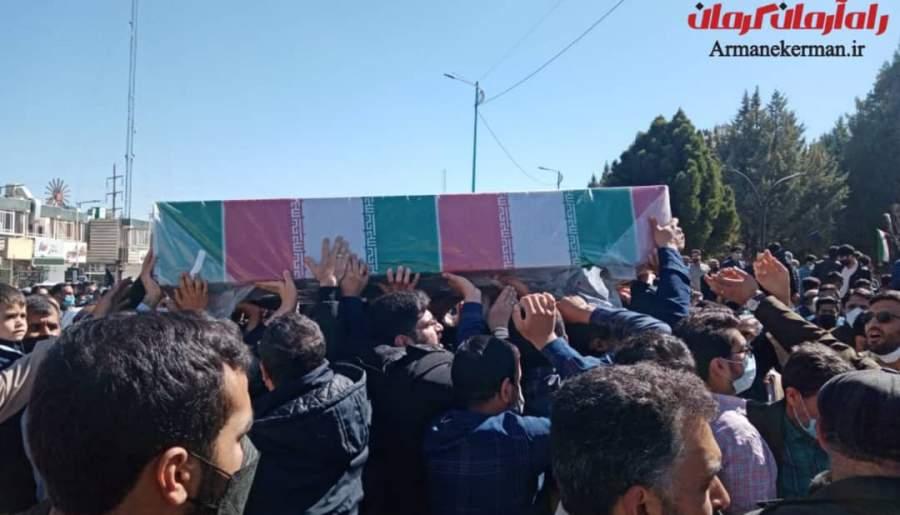تشییع شهید گمنام در میدان کوثر کرمان
