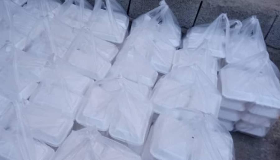 بیش از ۵۰۰ پرس غذای گرم و ۴۰۰۰ قرص نان در بین نیازمندان شهرستان ارزوئیه توزیع شد