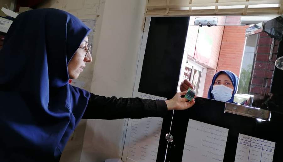 توزیع ۱۵۰تراکت حجاب در بین مراجعه کنندگان به بیمارستان رابر