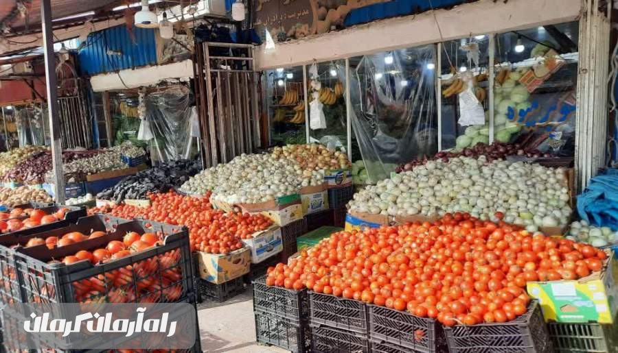بازار خوش رنگ میوه و تره بار شهرستان جیرفت