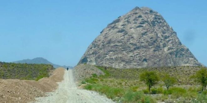 کوه پرهیبت جنوب کرمان، مناسبترین مکان برای صخره نوردی در ایران