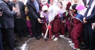 کلنگ احداث دبستان دخترانه ١٢ کلاسه کرمان به زمین زده شد
