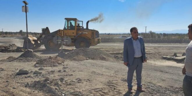 بازدید شهردار قلعه گنج از پروژه های عمرانی در دست اجرا