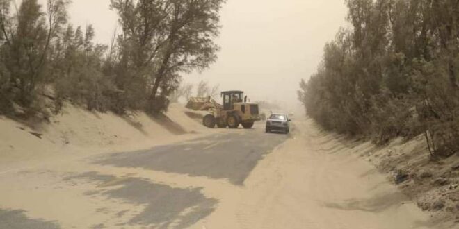 انسداد یک راه روستایی در فهرج بر اثر طوفان شن