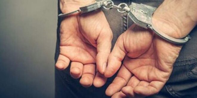 دستبند پلیس کرمان بر دستان سارقان سیم و کابل برق