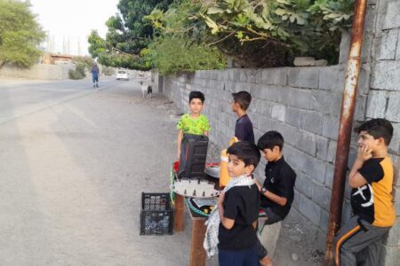 بی‌ریاترین ایستگاه صلواتی حسینی در روستای حسین‌آباد منوجان برپا شد