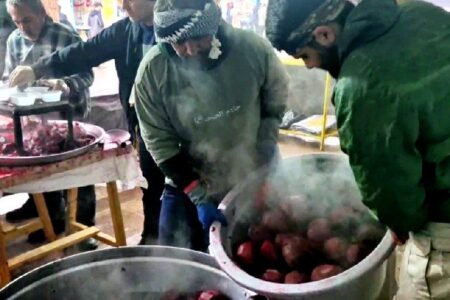 سنگ‌تمام کرجی‌ها در خدمت به زائران فرمانده