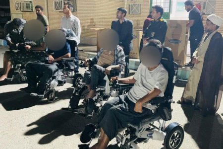 اهدای ۷ دستگاه ویلچر برقی به معلولان رودباری