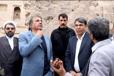 سرمایه‌گذاری‌های صنعتی را از مناطق همجوار جذب کنیم