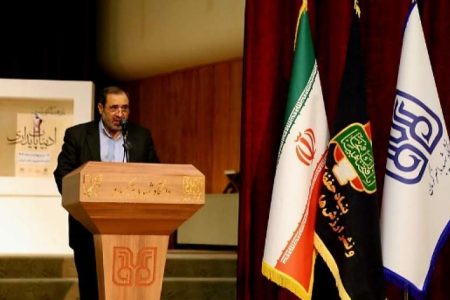 قد کشیدن ادبیات پایداری در سایه‌سار انقلاب اسلامی