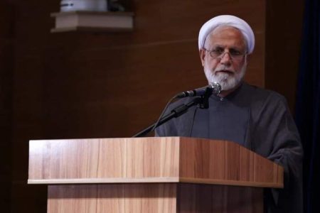 ایران با قدرت در برابر تهدیدات دشمنان ایستاده است