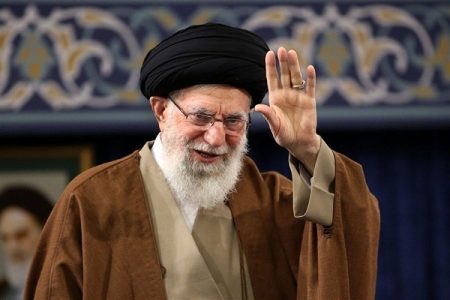 طلاب کرمانی از عشق به «سید علی» می‌گویند