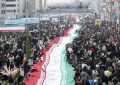 مردم از صف نان تا نبرد ایستاده‌اند