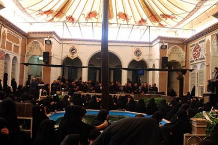 دیوارها گواه اشک‌ و خیمه‌ها برافراشته بر ایمان‌اند