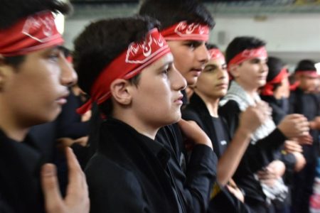 نوجوانان کرمانی خادمان خیمه عشق حسین‌اند