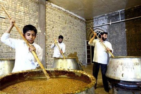 پخت ۲۵ دیگ آش نذری در خرمدشت‌ کوهبنان