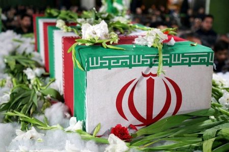 خانواده‌های شهداء چراغ روشن این مملکت هستند
