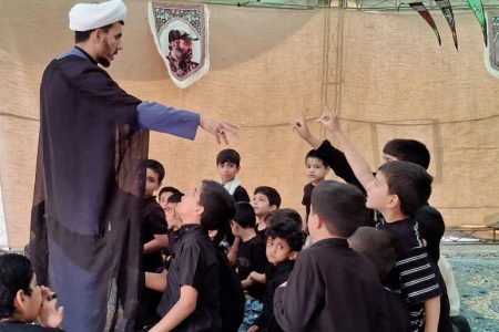 دستانی که با عشق به آسمان بلند شد