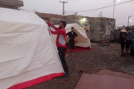 امدادرسانی به ۱۰۰ نفر متاثر از سیل در قلعه‌گنج