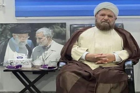 جامعه باید به آگاهی و بصیرت خود بیافزاید