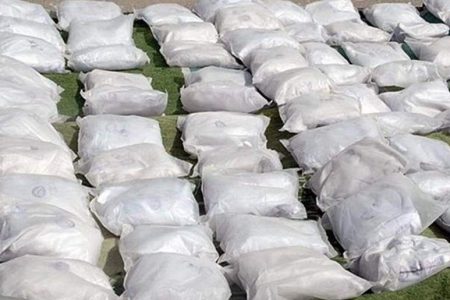 کشف شبانه ۲۲۰ کيلوگرم شيشه در بم