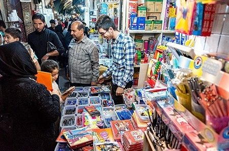 وقتی مغازه‌های کرمان آماده‌ برای شروع مدارس هستند