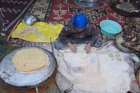 اجرای آیینهای سنتی در سومین جشنواره نان اجرای آیینهای سنتی در سومین جشنواره نان