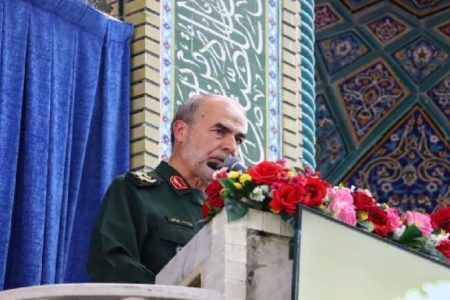 ملت ایران زیر فشار دشمنان پیشرفت کرد