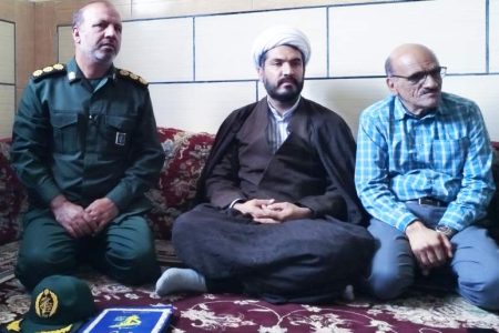 دیدار مسئولان با خانواده شهیدان زارعی و چمنی دیدار مسئولان با خانواده شهیدان زارعی و چمنی