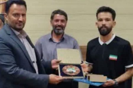 تجلیل از علیرضا مختارآبادی فنی‌ترین بازیکن فوتسال جهان