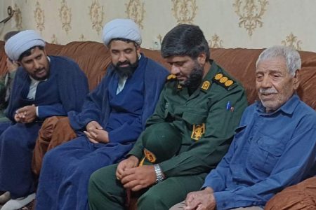 دیدار مسئولان با خانواده‌های شهدا شهرستان کهنوج