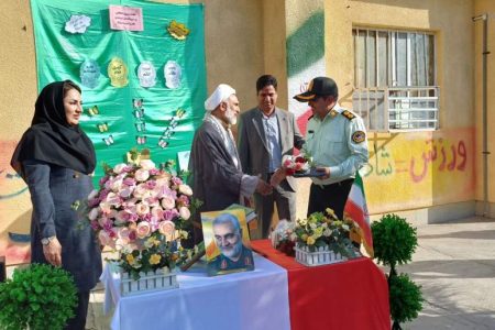 تجلیل از فرمانده نیروی انتظامی قلعه‌گنج