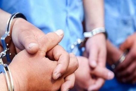 دستگیری سارق مسلح طلاجات در کهنوج دستگیری سارق مسلح طلاجات در کهنوج