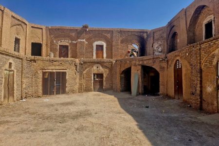 وقتی کاروانسرای «هندوها» خاموش ایستاده است وقتی کاروانسرای «هندوها» خاموش ایستاده است