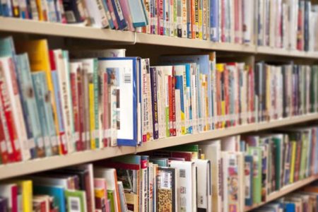 ۱۰ نویسنده برجسته ادبیات پست‌مدرن کدام‌اند؟