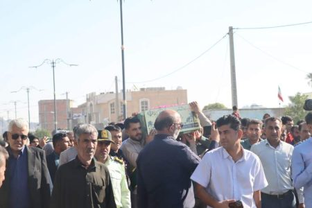 استقبال پرشور مردم قلعه‌گنج از شهید گمنام