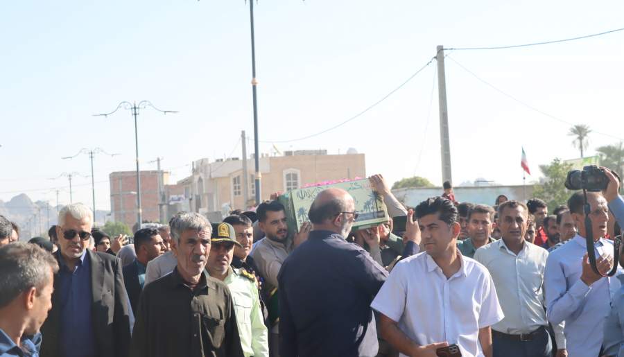 استقبال پرشور مردم قلعه‌گنج از شهید گمنام