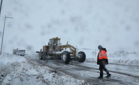 راهداران بیش از ۱۴۰۰ کیلومتر از جادههای کرمان را برفروبی کردند - خبرگزاری مهر | اخبار ایران و جهان -اقطاع خبر راهداران بیش از ۱۴۰۰ کیلومتر از جادههای کرمان را برفروبی کردند – خبرگزاری مهر | اخبار ایران و جهان -اقطاع خبر