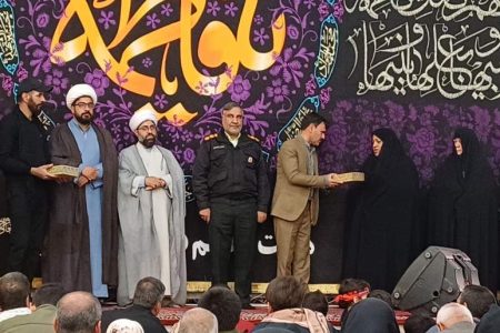 تکریم از مادران و همسران شهدا در زرند