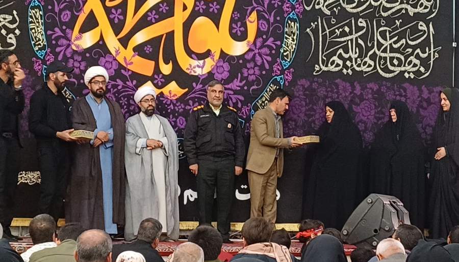 تکریم از مادران و همسران شهدا در زرند