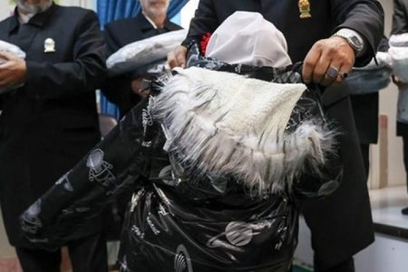 توزیع ۱۰۰۰ دست لباس گرم در شهرستان بم