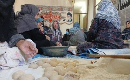 نانِ ارادت؛ روایت خانه‌ای کرمانی در سالگرد سلیمانی