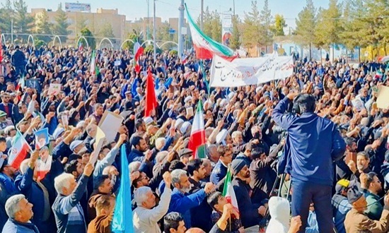 حمایت مردم کرمان از نیروهای نظامی کشور