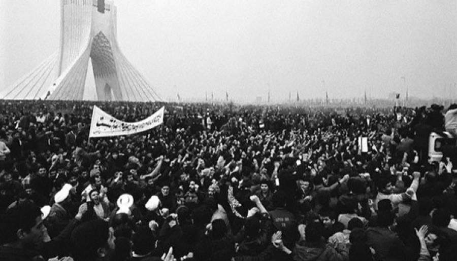 چرا در ایران انقلاب شد؟