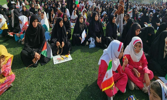 طنین شعار وحدت در راهپیمایی بزرگ منوجان