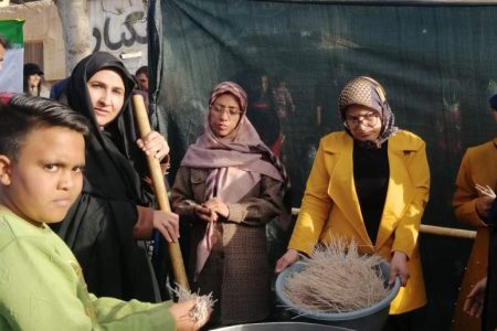 طبخ ۲۰۰ دیگ آش در زرند