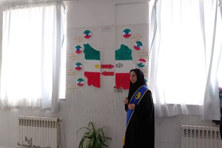 مدرسه انقلاب در ۲۵ مدرسه شهربابک برپا شد