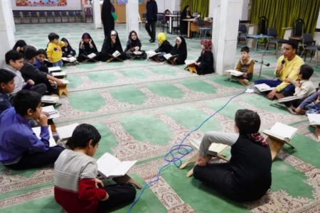 این مسجد در قرُق نوجوان‌های روزه‌دار است